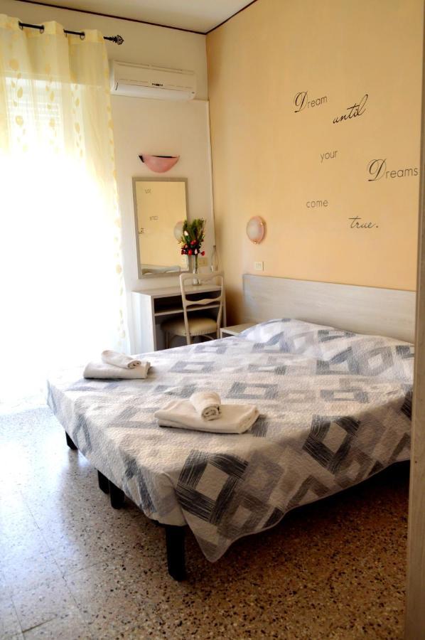 Hotel Cirene Rimini Eksteriør bilde