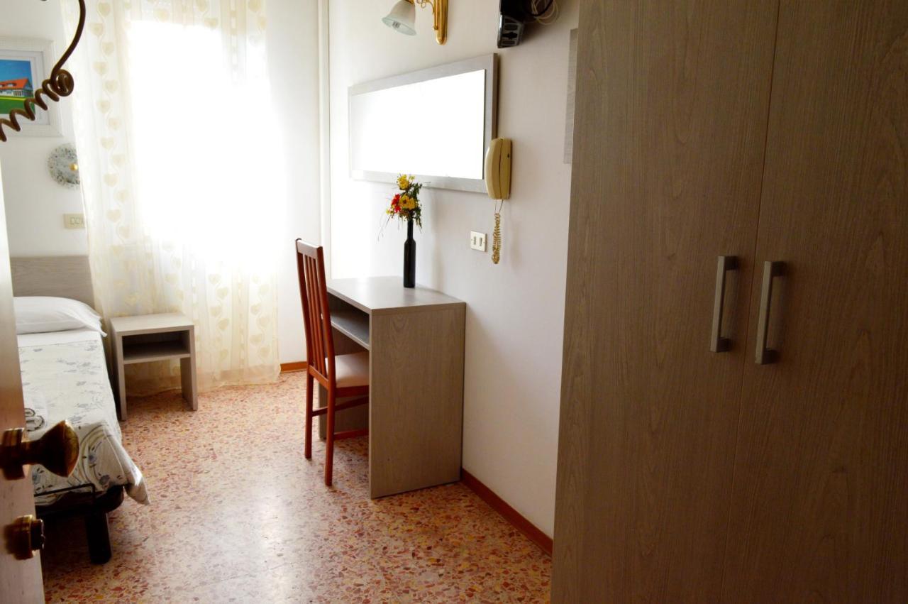 Hotel Cirene Rimini Eksteriør bilde